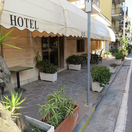 Hotel Fortuna 산토바르톨로메오알마레 외부 사진