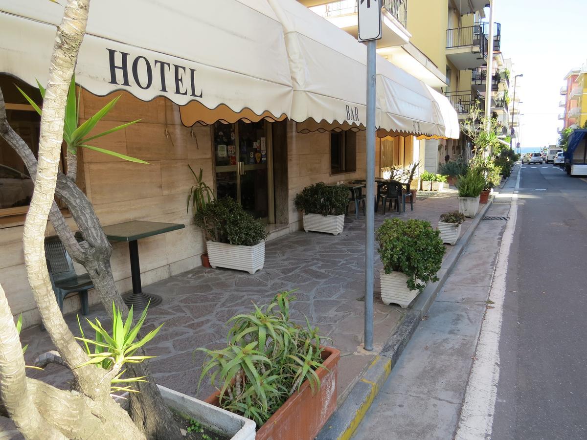 Hotel Fortuna 산토바르톨로메오알마레 외부 사진