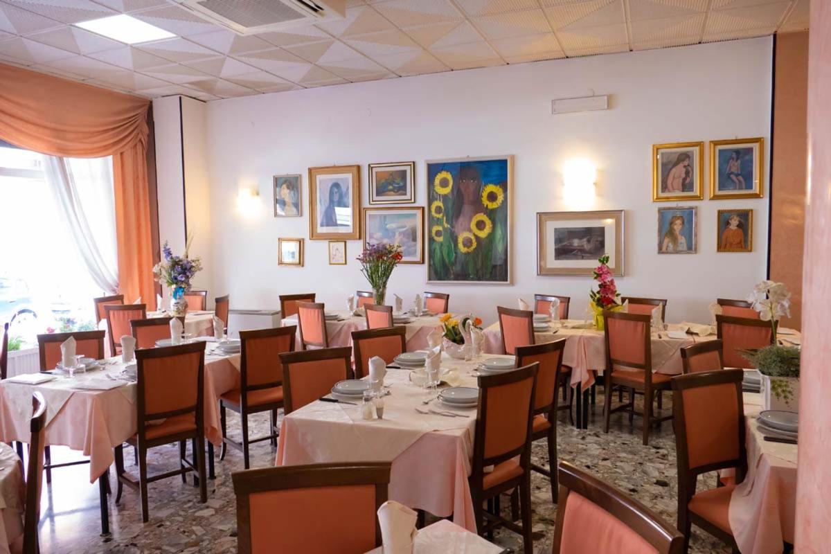 Hotel Fortuna 산토바르톨로메오알마레 외부 사진