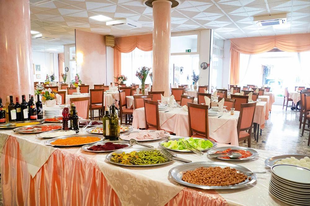 Hotel Fortuna 산토바르톨로메오알마레 외부 사진